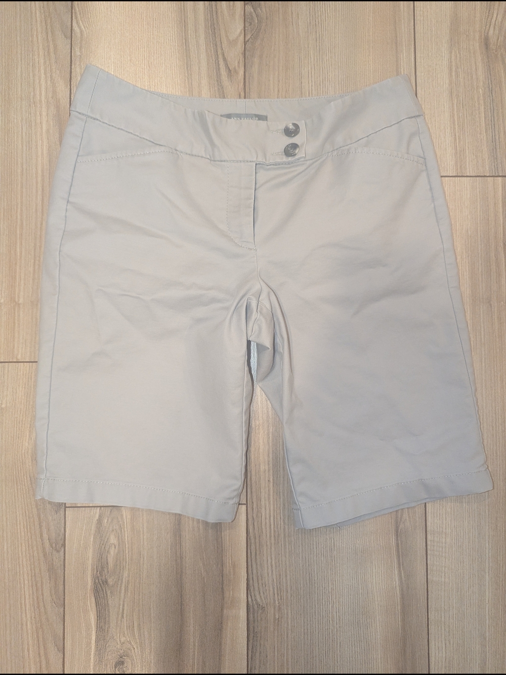 Ann Taylor Light Gray Bermuda Chinos Shorts Size 6